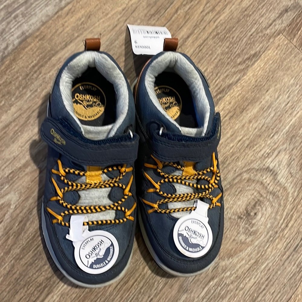 Oshkosh boys shoes
